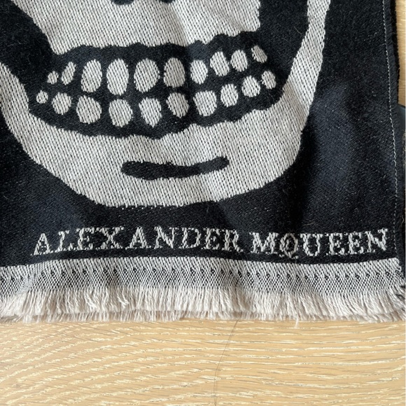 Alexander McQueen Wool Skull Bird Stole Scarf Black - Picture 3 of 7